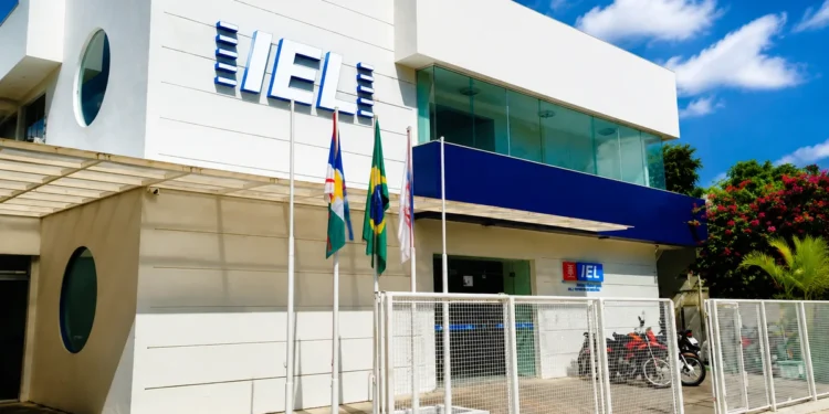 IEL oferta 551 vagas de estágio na Bahia com bolsas de até R$ 2.400; saiba como se candidatar